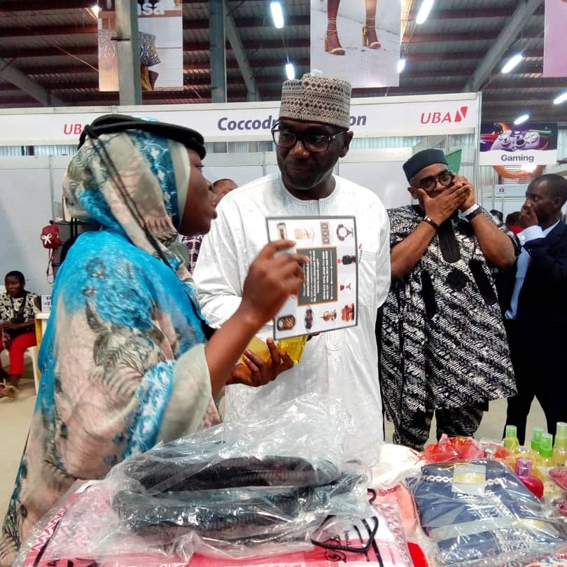 Habeebat-Staff-speaking-with-Kwara-Gov-at-the-UBAMARKETPLACE FAIR-2019